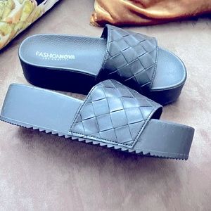 Black platform sandal